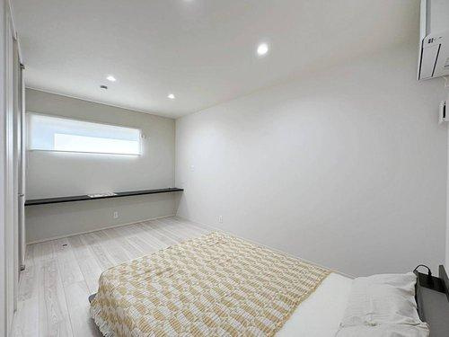 廿日市市阿品台2丁目 No.1の寝室|7.5帖の広々とした主寝室☆
エアコン、ベッド、ロールカーテン、テレビはプレゼントです♪