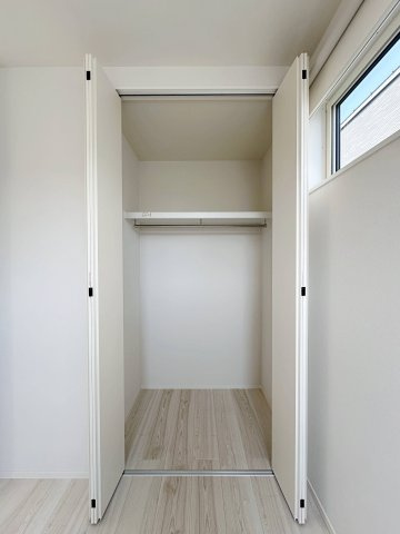 廿日市市阿品台2丁目 No.1の収納|全居室収納☆
4.5帖洋室のクローゼットです♪