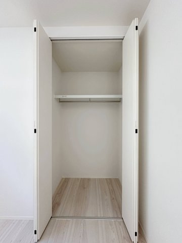 廿日市市阿品台2丁目 No.1の収納|全居室収納☆
4.5帖洋室のクローゼットです♪