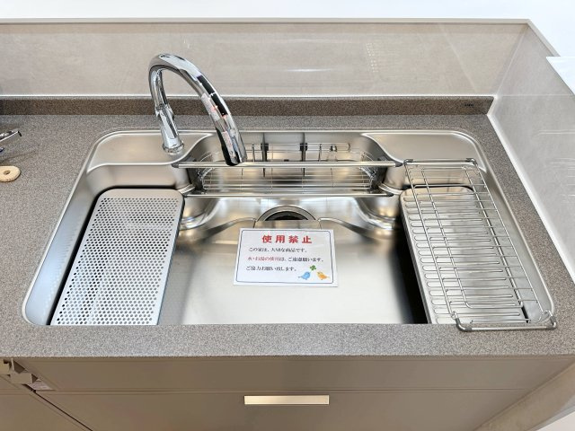 廿日市市阿品台2丁目 No.1のキッチン|タッチレス水栓のステンレスシンク☆
触れずに水の出止ができるため衛生的で節水にもなります♪