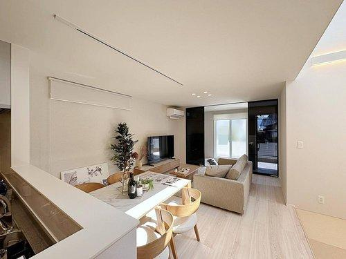 廿日市市阿品台2丁目 No.1の居間・リビング|16帖の広々としたリビング☆
キッチンからはリビング全体を見渡せます♪