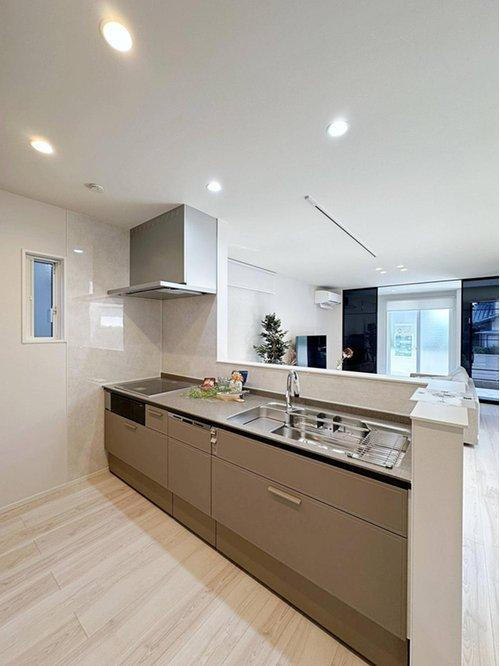 廿日市市阿品台2丁目 No.1のキッチン|人造大理石天板使用のシステムキッチン☆
人造大理石天板は水垢が付きにくく汚れが落ちやすいのでお手入れも楽ちんです♪