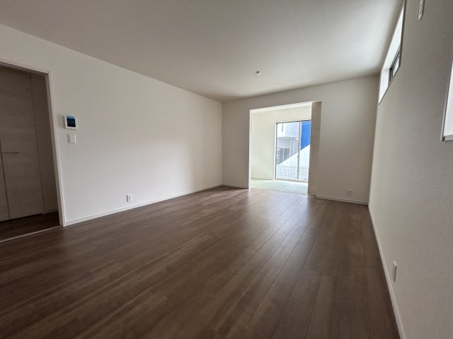 LG八重瀬町具志頭〈１０号棟〉の居間・リビング