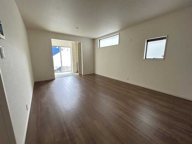 LG八重瀬町具志頭〈１０号棟〉の居間・リビング