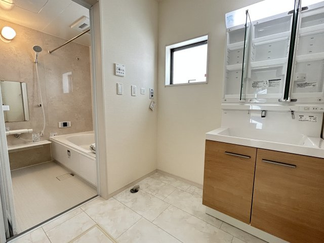 LG八重瀬町具志頭〈１０号棟〉の独立洗面台