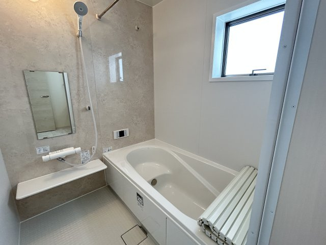 LG八重瀬町具志頭〈１０号棟〉の浴室