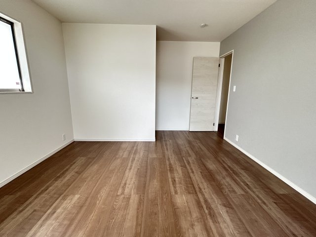 LG八重瀬町具志頭〈１０号棟〉の洋室