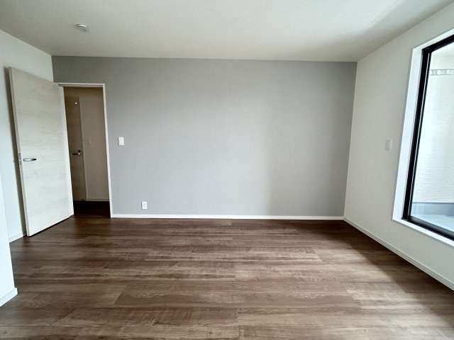 LG八重瀬町具志頭〈１０号棟〉の洋室