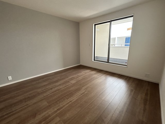 LG八重瀬町具志頭〈１０号棟〉の洋室