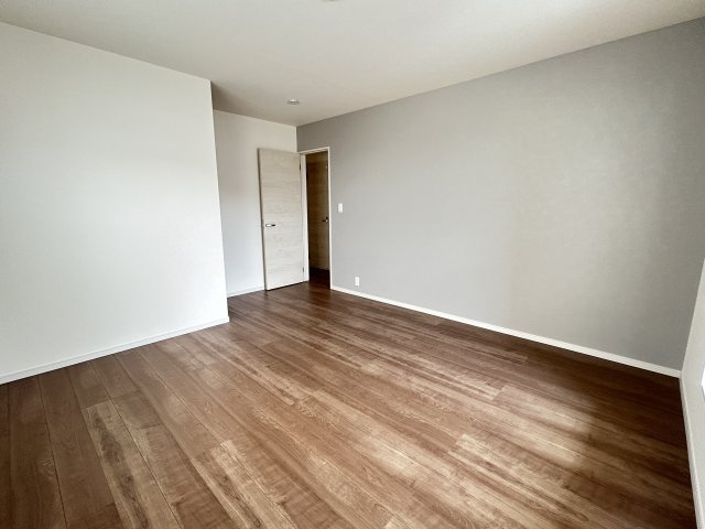 LG八重瀬町具志頭〈１０号棟〉の洋室