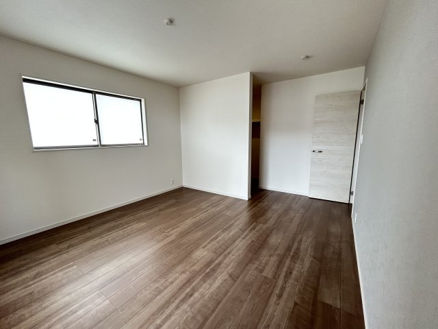 LG八重瀬町具志頭〈１０号棟〉の洋室