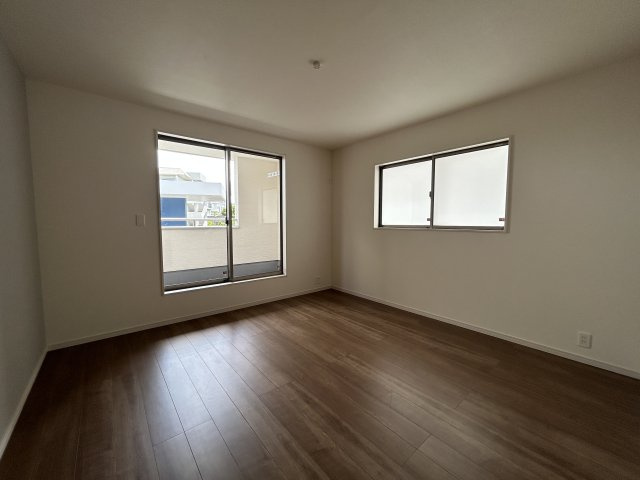 LG八重瀬町具志頭〈１０号棟〉の洋室