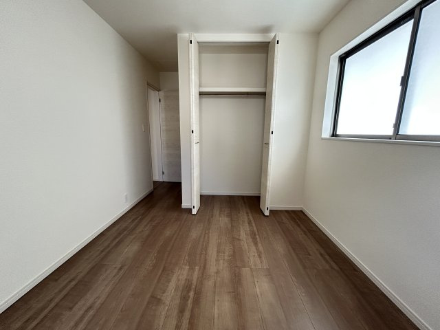 LG八重瀬町具志頭〈１０号棟〉の洋室