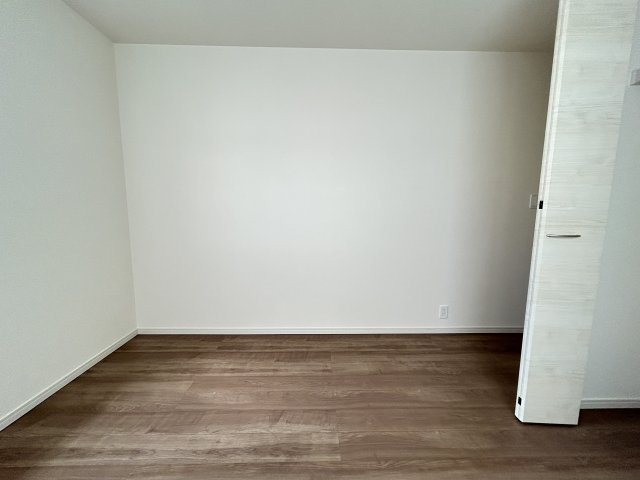 LG八重瀬町具志頭〈１０号棟〉の洋室