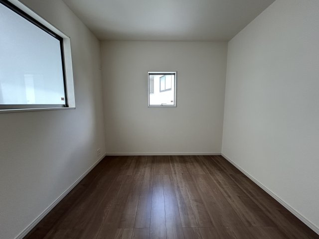 LG八重瀬町具志頭〈１０号棟〉の洋室