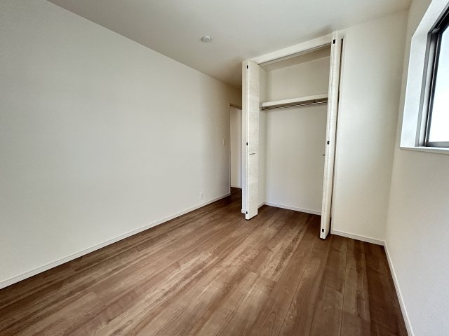 LG八重瀬町具志頭〈１０号棟〉の洋室