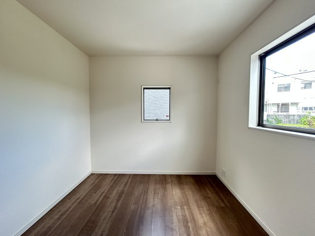 LG八重瀬町具志頭〈１０号棟〉の洋室