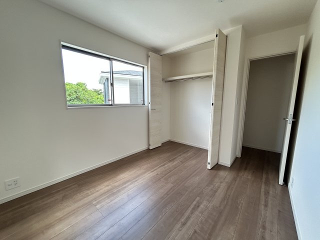 LG八重瀬町具志頭〈１０号棟〉の洋室