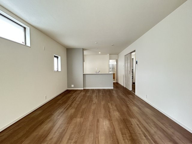 LG八重瀬町具志頭〈１０号棟〉の居間・リビング