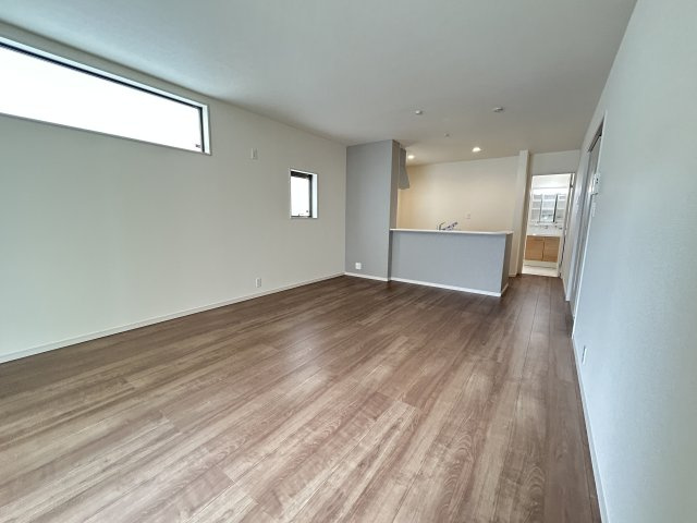 LG八重瀬町具志頭〈１０号棟〉の居間・リビング