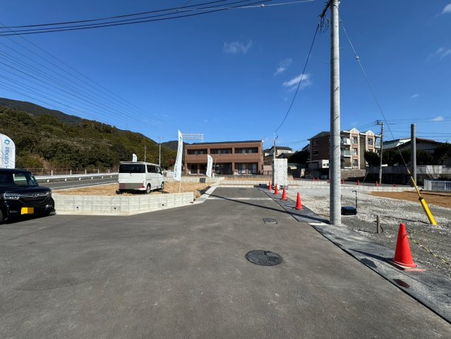 Adoble+アドブル＋小倉南区葛原東2丁目2期　【小倉南区　新築戸建て】の前面道路含む現地写真|現地撮影　2025,11,11　Adoble+アドブル＋小倉南区葛原東2丁目2期　【小倉南区　新築戸建て】