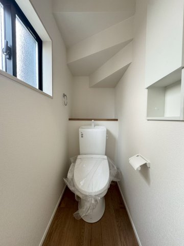 Adoble+アドブル＋小倉南区葛原東2丁目2期　【小倉南区　新築戸建て】のトイレ|1階トイレはウォシュレット機能付き♪　【小倉南区　新築戸建て】