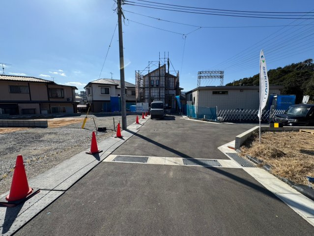 Adoble+アドブル＋小倉南区葛原東2丁目2期　【小倉南区　新築戸建て】の前面道路含む現地写真|現地撮影　2025,11,11　Adoble+アドブル＋小倉南区葛原東2丁目2期　【小倉南区　新築戸建て】