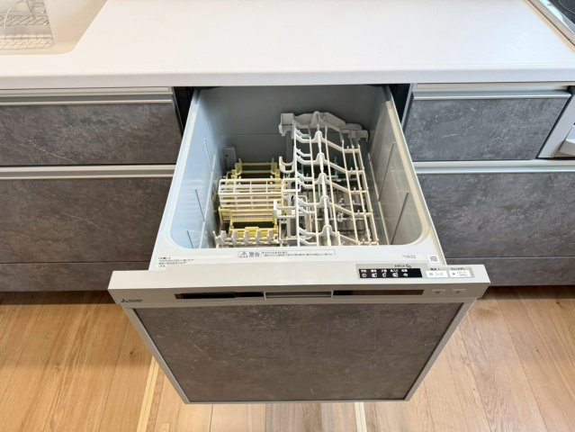 Adoble+アドブル＋小倉南区葛原東2丁目2期　【小倉南区　新築戸建て】のキッチン|後片付けもラクラクな食器洗乾燥機付　【小倉南区　新築戸建て】