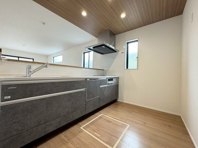 Adoble+アドブル＋小倉南区葛原東2丁目2期　【小倉南区　新築戸建て】のキッチン|料理がもっと楽しくなる、コミュニケーションキッチン　【小倉南区　新築戸建て】