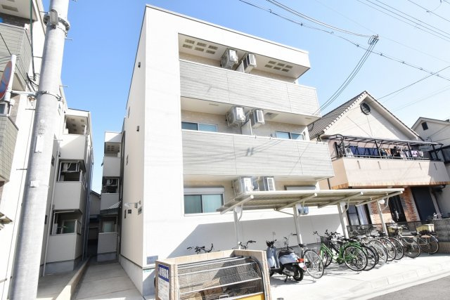 フジパレス甲子園口Ⅲ番館のエントランス