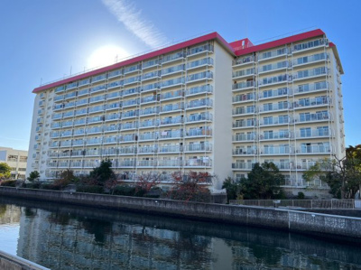 【外観】 | メガロコープ関目 | 関目東小徒歩2分！玄関からパントリーまで直結。暮らしの動線を意識したリノベ完成！WICありとパントリー付、リビングは広々18.8帖のリノベ2LDK。