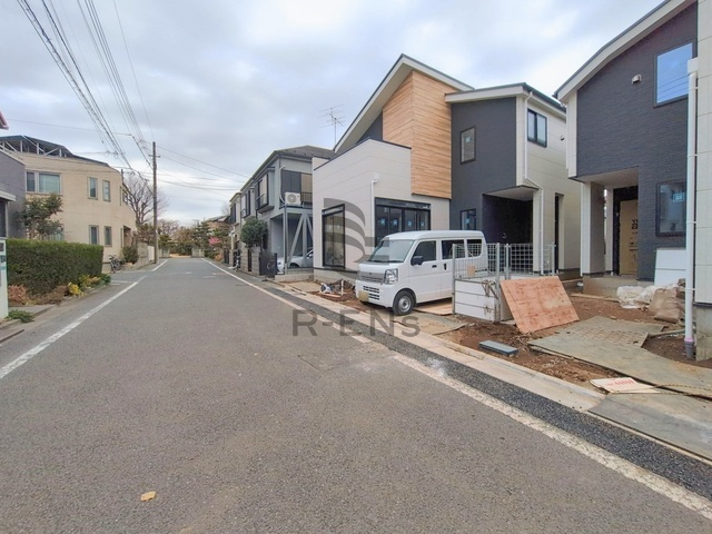 【前面道路含む現地写真】 | 練馬区大泉学園町１丁目　新築戸建て　１号棟 | 見通しもよく落ち着いた住宅街でゆったり過ごせます