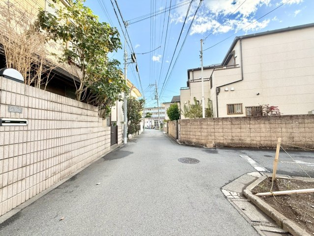 杉並区阿佐谷北3丁目　建築条件無し売地の前面道路含む現地写真|現地写真

現地ご見学希望・資料請求などお気軽にお問い合わせ下さい！
03-5990-5201