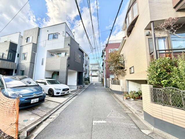 杉並区阿佐谷北3丁目　建築条件無し売地の前面道路含む現地写真|現地写真

現地ご見学希望・資料請求などお気軽にお問い合わせ下さい！
03-5990-5201