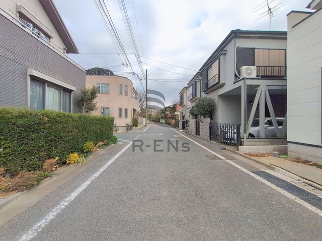 【前面道路含む現地写真】 | 練馬区大泉学園町１丁目　新築戸建て　２号棟 | 見通しもよく落ち着いた住宅街でゆったり過ごせます