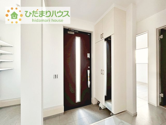 【玄関】 | 常総市豊岡町3期　新築戸建　1号棟 | 丁度良い靴箱のサイズ♪これだけあれば家族全員の靴がしまえてスッキリ(^O^)