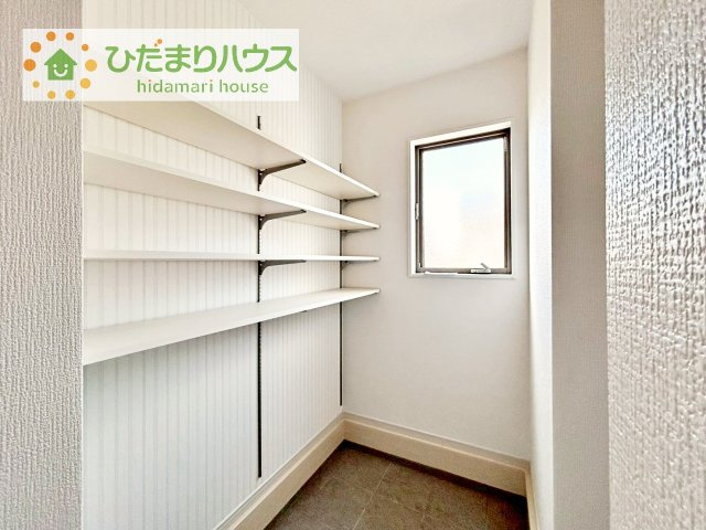 【設備】 | 常総市豊岡町3期　新築戸建　1号棟 | 土間の玄関シューズクロークならアウトドア用品やベビーカーも土汚れを気にせずスッキリ収納できます！