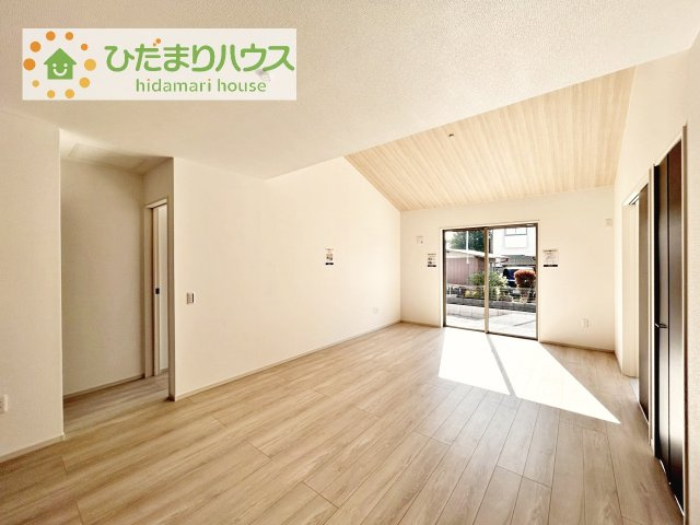 【居間・リビング】 | 常総市豊岡町3期　新築戸建　1号棟 | お子様が元気に遊べる広々としたリビングです！