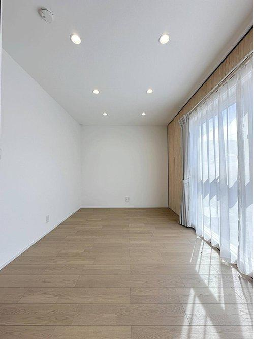 東区馬木6丁目 No.1の寝室|(No.1)6帖の主寝室☆
2階居室は全部屋に調光機能付きの照明が取り付けられています☆