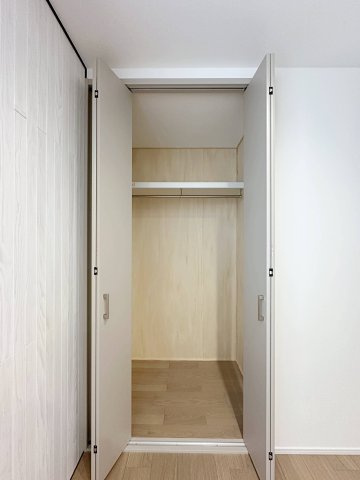 東区馬木6丁目 No.1の収納|全居室収納☆
4.5帖洋室のクローゼットです♪