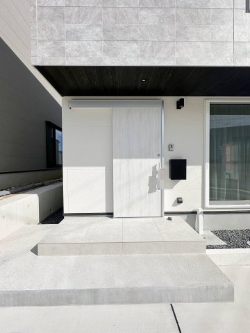 東区馬木6丁目 No.1の玄関|玄関ポーチ☆
屋根も付いており、雨が降っても濡れる心配はありません♪