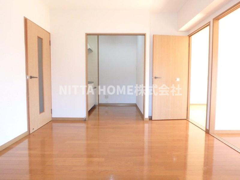 ユーミー和田山の居間・リビング|【室内写真は同物件の別のお部屋になります】日当たり良好です◇