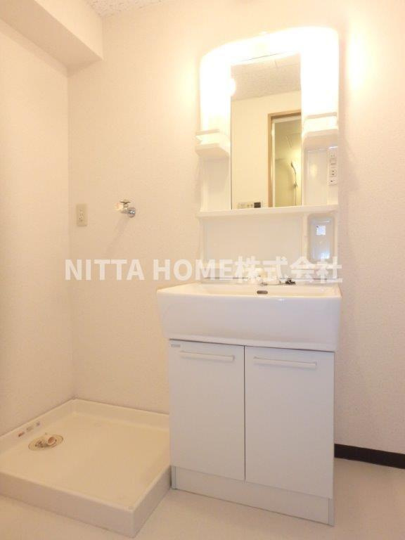 ユーミー和田山の洗面所|シャワー付き洗面台で身支度はバッチリ◎