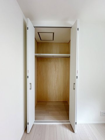 東区馬木6丁目 No.3の収納|全居室収納☆
4.5帖洋室のクローゼットです♪