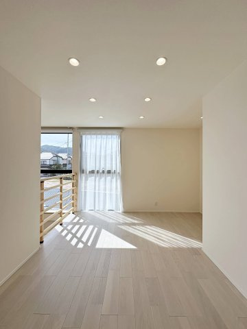 東区馬木6丁目 No.3のその他|2階ユーティリティホール☆
セカンドリビングやお子様の遊び部屋、インナーバルコニーとして活用いただけます♪