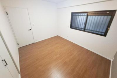 【洋室】 | シティパーク北野田 | 洋室5.2帖。ベッドやデスクなど、お好きなインテリアを揃え、お好みのレイアウトでお楽しみいただけます！