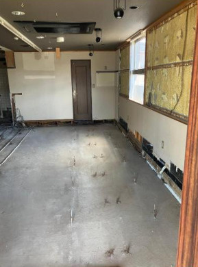 近江八幡市鷹飼町北１丁目の店舗事務所の内装