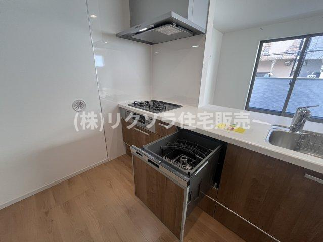 池田西町　新築一戸建てのキッチン|食洗機付き
■物件内覧・資金計画相談・住宅ローン相談、リフォーム相談、お問合せ受付中■
※当日・翌日のご内覧、ご相談はお電話でのお問合せがスムーズです！