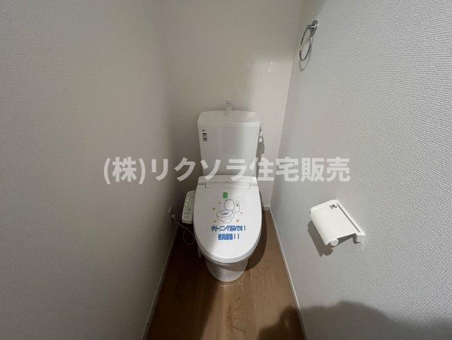 池田西町　新築一戸建てのトイレ|温水洗浄便座付き
■物件内覧・資金計画相談・住宅ローン相談、リフォーム相談、お問合せ受付中■
※当日・翌日のご内覧、ご相談はお電話でのお問合せがスムーズです！