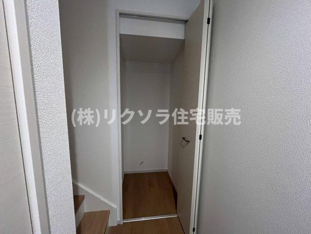 池田西町　新築一戸建ての収納|廊下収納
■物件内覧・資金計画相談・住宅ローン相談、リフォーム相談、お問合せ受付中■
※当日・翌日のご内覧、ご相談はお電話でのお問合せがスムーズです！